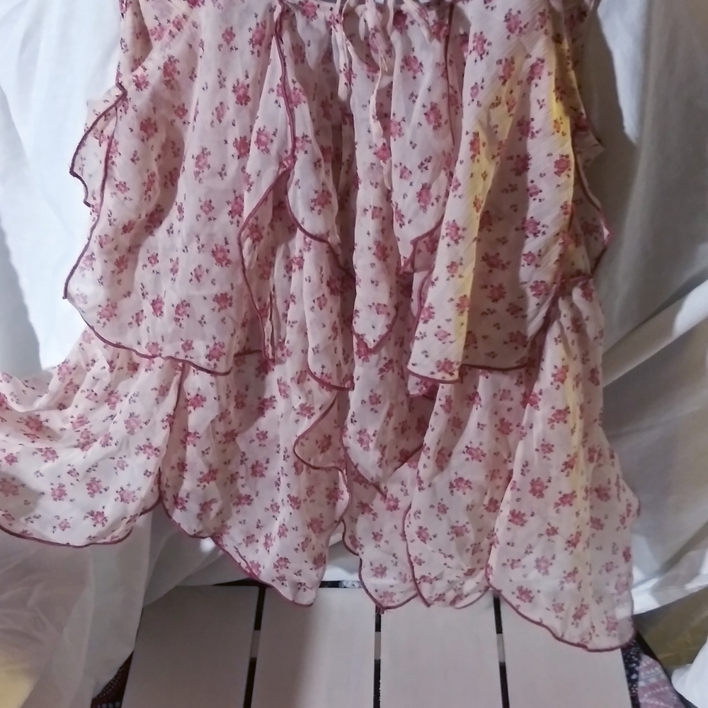 Abercrombie & Fitch pink Chiffon flowy spaghetti strap blouse adorable small